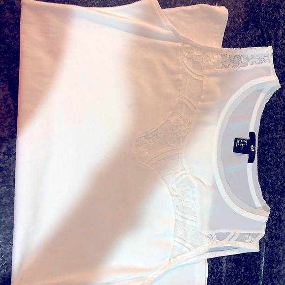 White tee shirt fabric top with lace - Picture 2 of 4